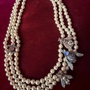 Authentic CHANEL Vintage Glass faux Pearl & Rhinestone Bees Necklace NY Estate